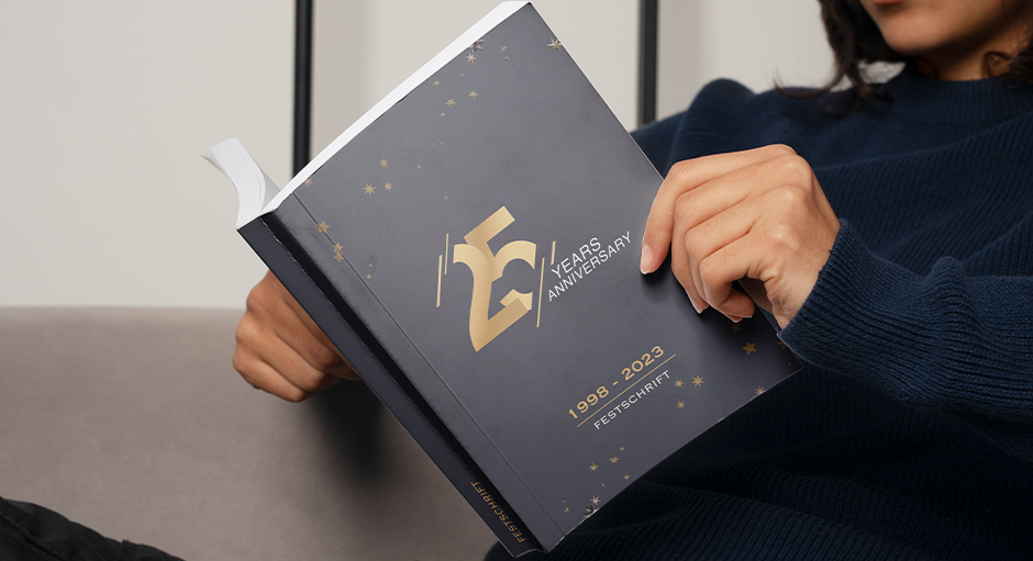 FLYERALARM Blog Titelbild Festschrift erstellen