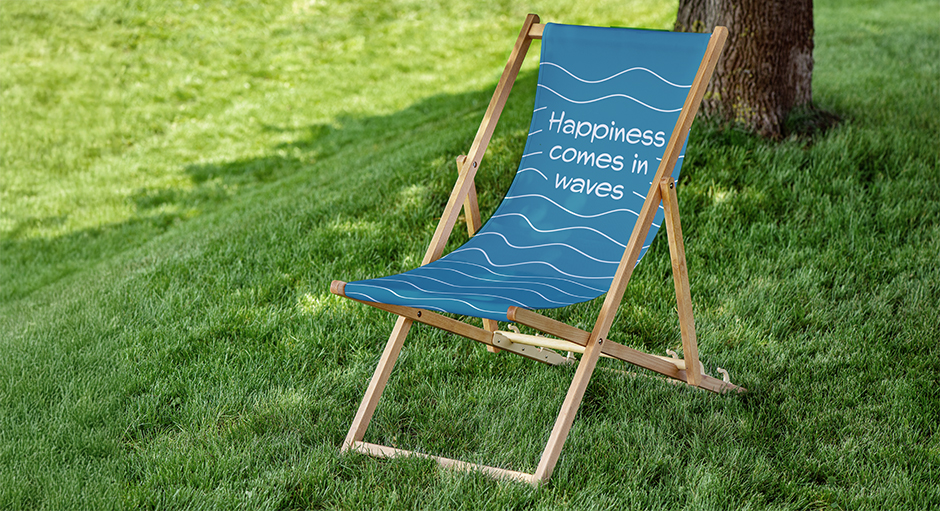 FLYERALARM Blog Titelbild Layoutvorlagen für Liegestühle