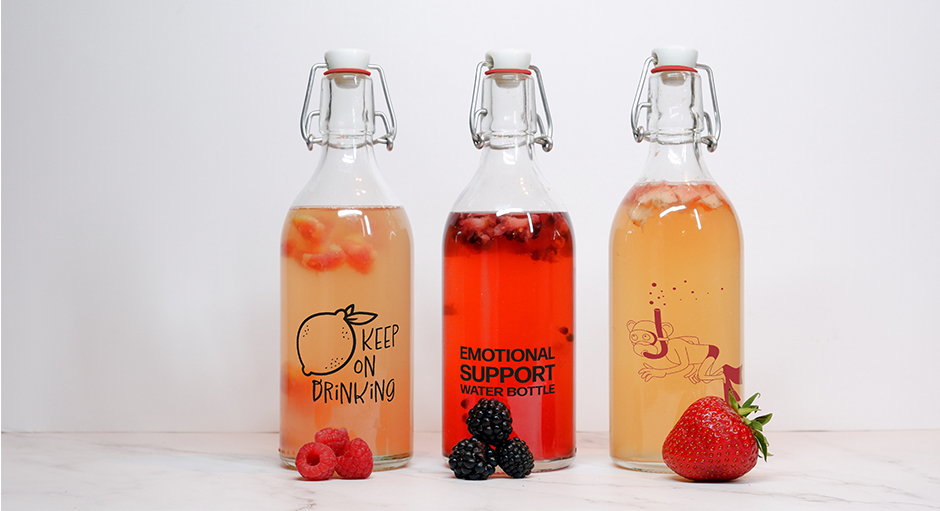 FLYERALARM Blog Titelbild Layoutvorlagen f&uuml;r Glasflaschen