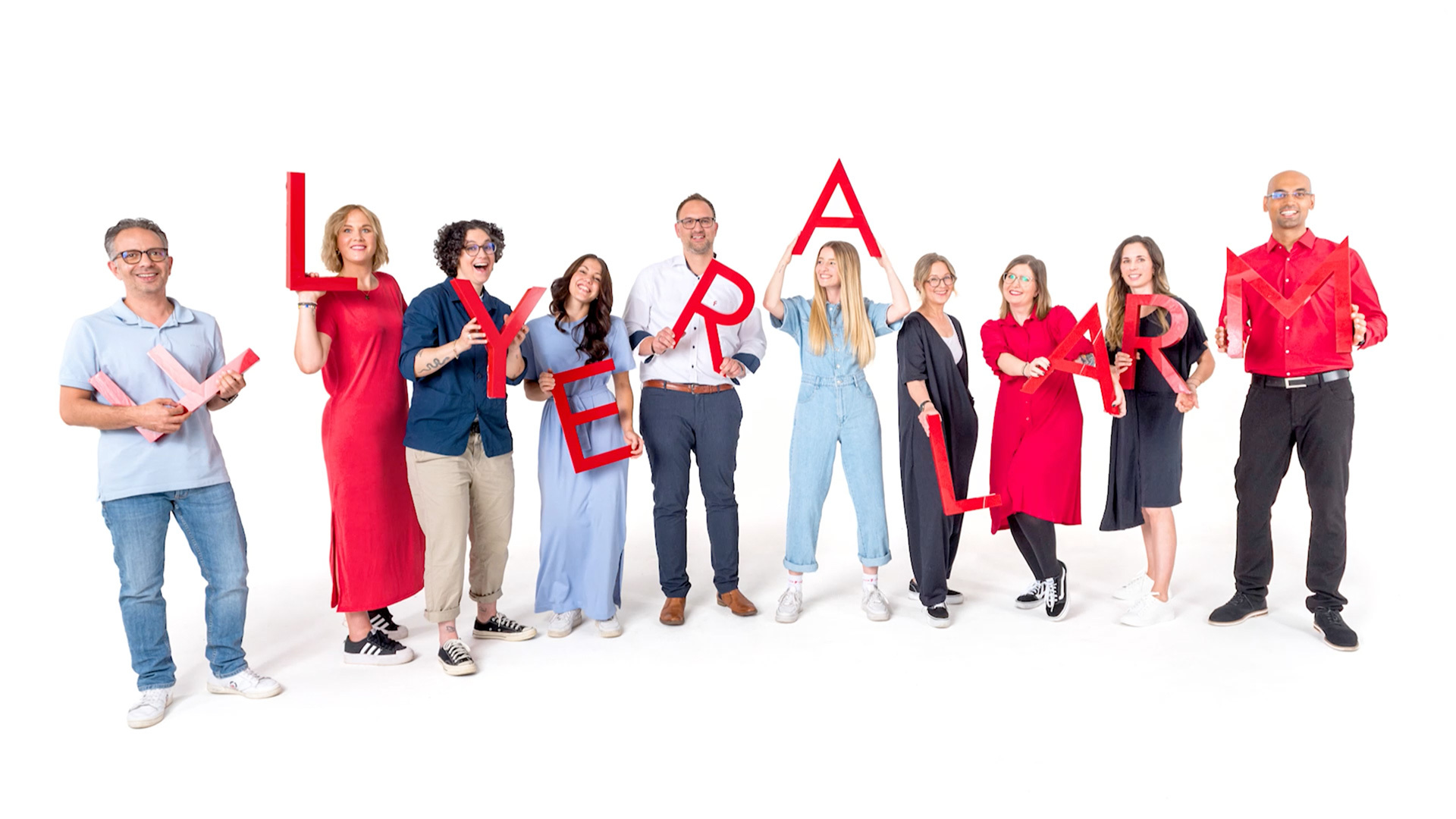 Mitarbeitervideo mit Buchstaben von FLYERALARM